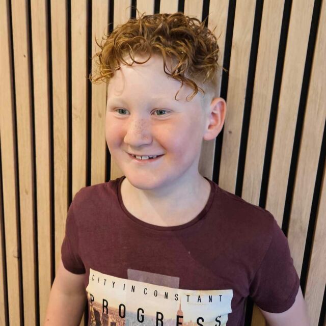 Nikolai er superfornøyd med ny permanent og fresh skin fade💇‍♂️ nå er han klar for skolestart 

Permanent og klipp gjort av @sivtonevalrygg 

#skinfade #permanent #frisørnorge #frisørmoirana #frisørerinorge